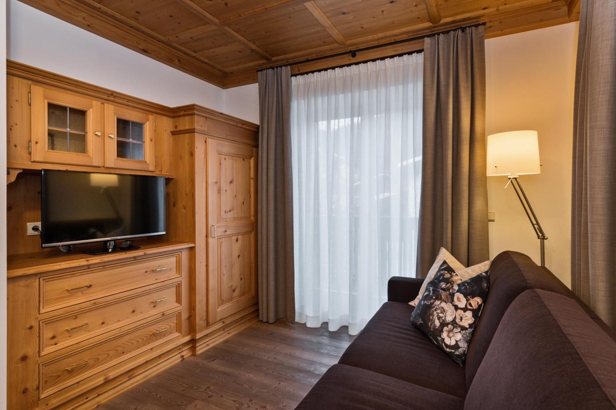 ALMA mountain residence Dobbiaco Extérieur photo