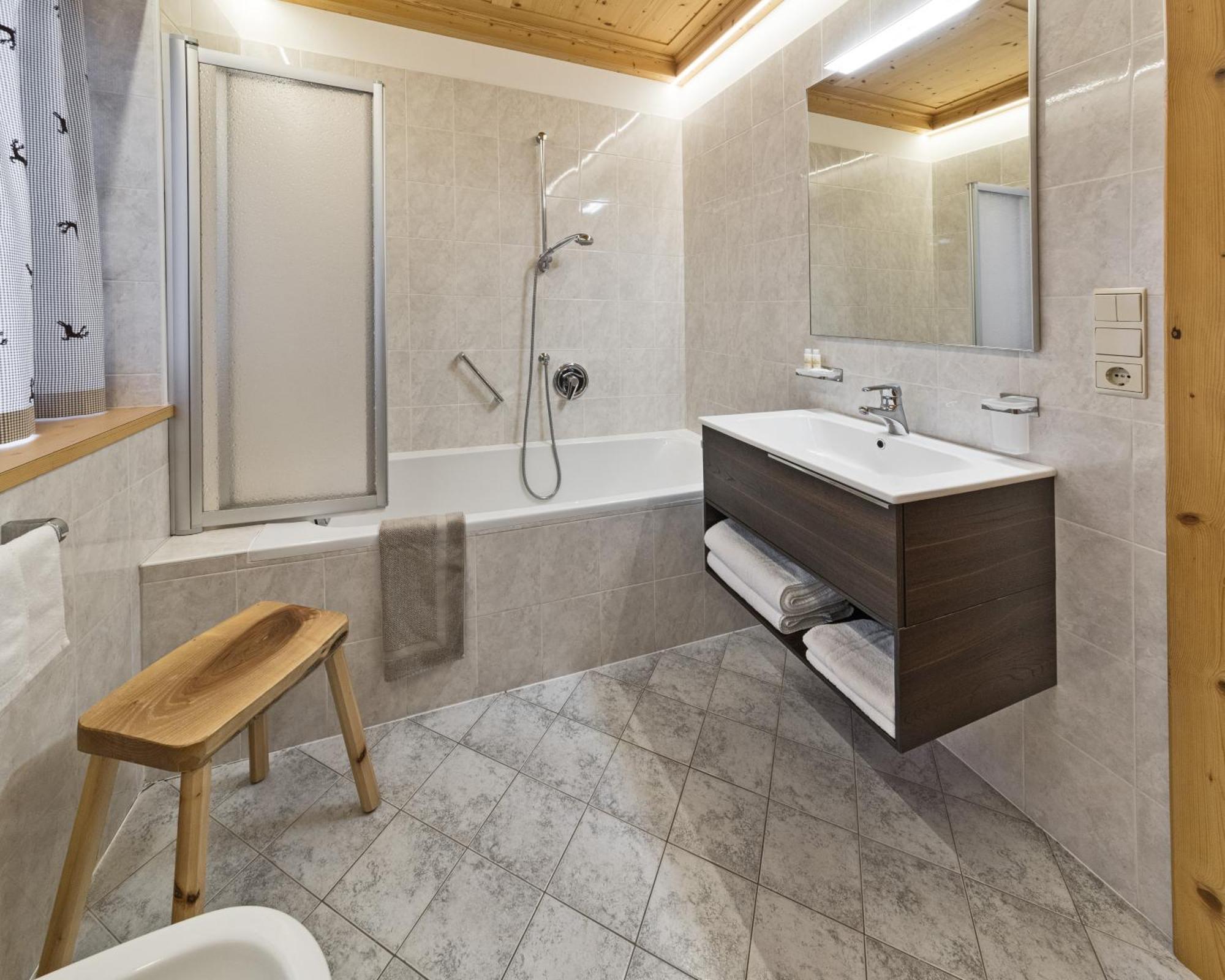 ALMA mountain residence Dobbiaco Extérieur photo