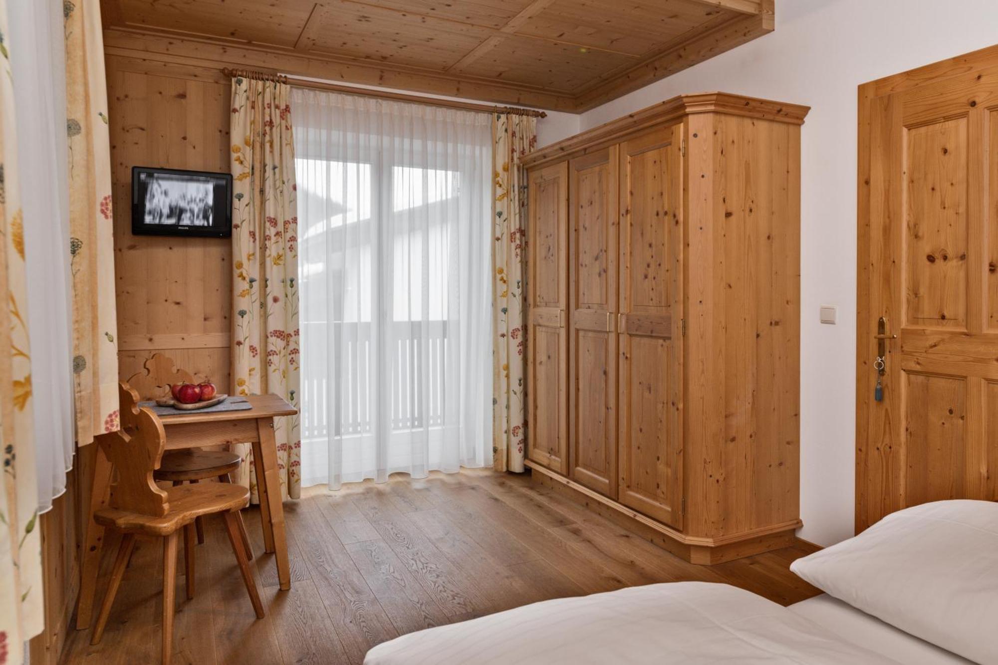ALMA mountain residence Dobbiaco Extérieur photo