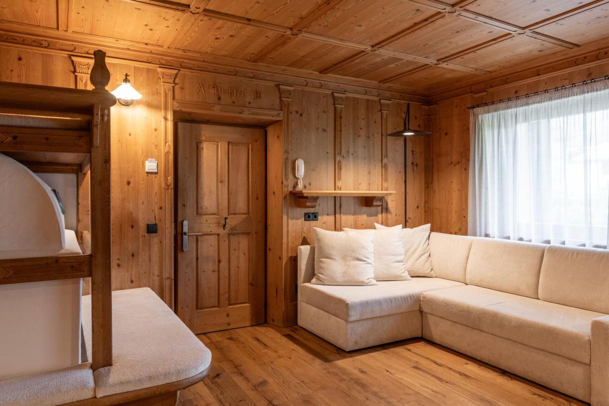 ALMA mountain residence Dobbiaco Extérieur photo