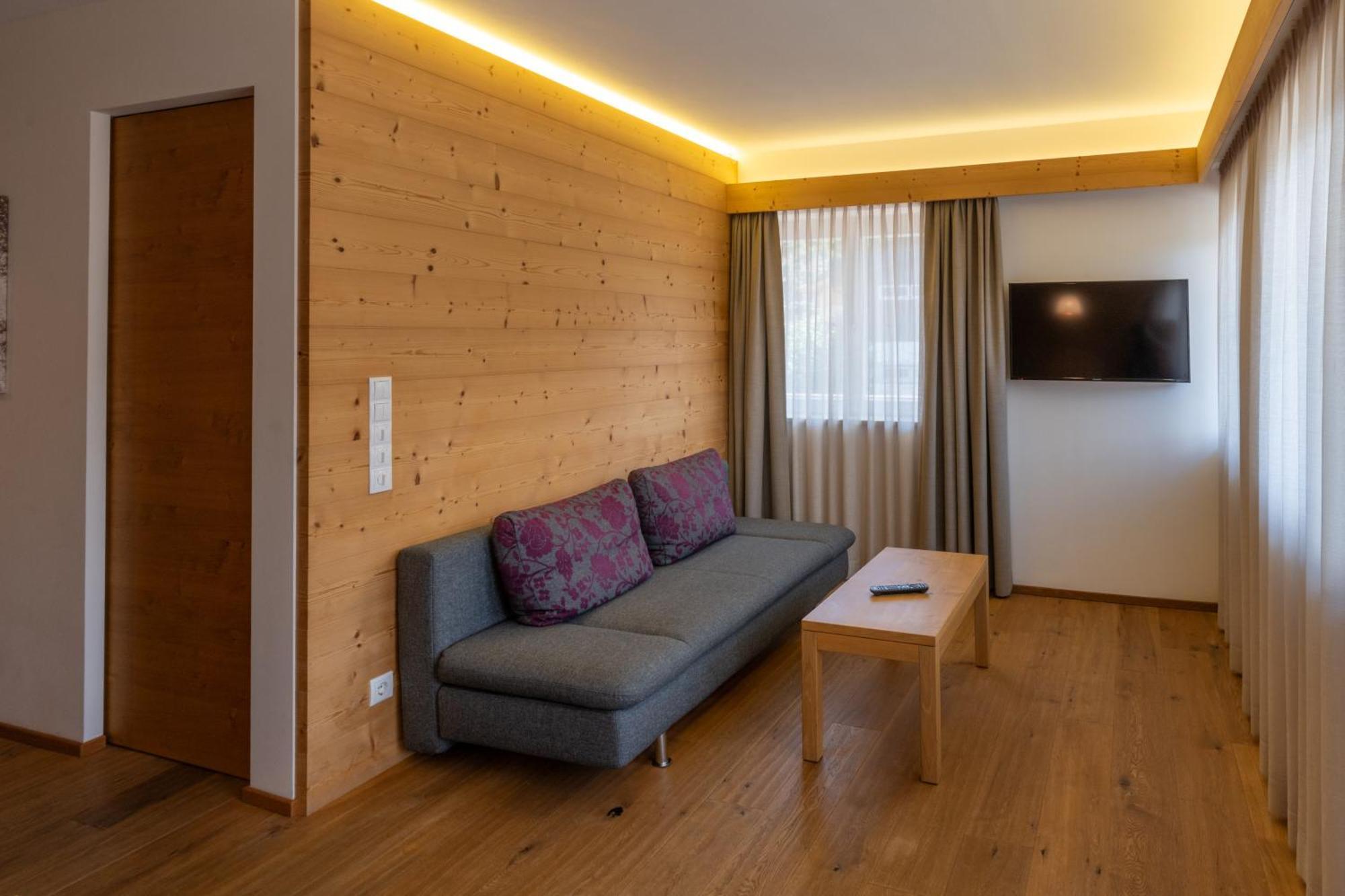 ALMA mountain residence Dobbiaco Extérieur photo