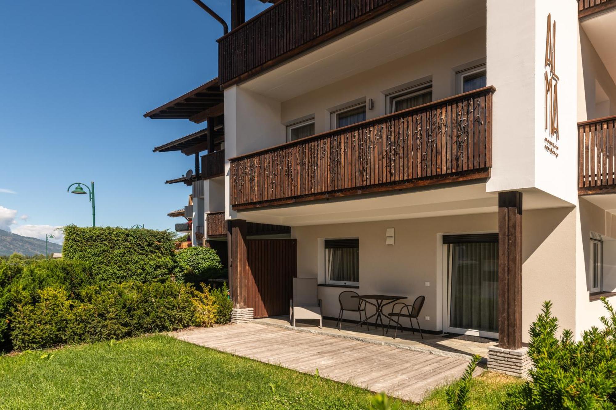 ALMA mountain residence Dobbiaco Extérieur photo